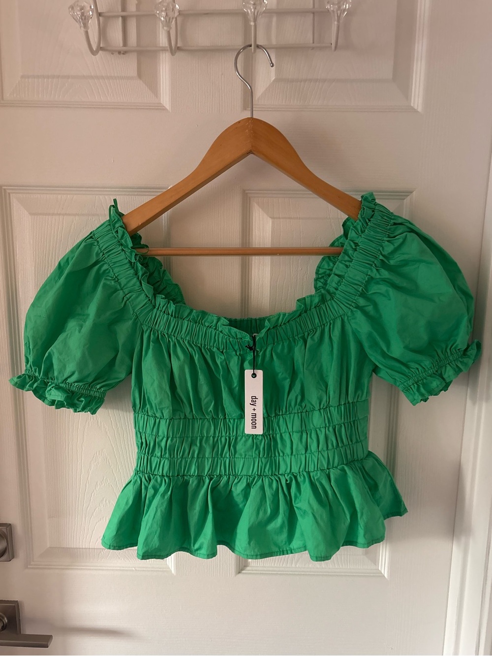 NWT day + moon Kelly Green Smocked Puff Sleeve Peplum Top Size M